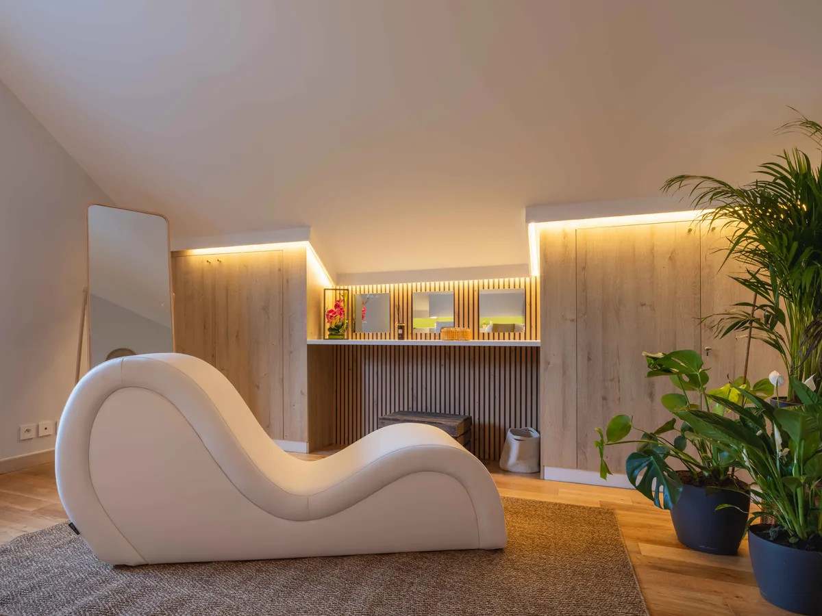 Salon cocooning et espace détente — suite privée La Parenthèse