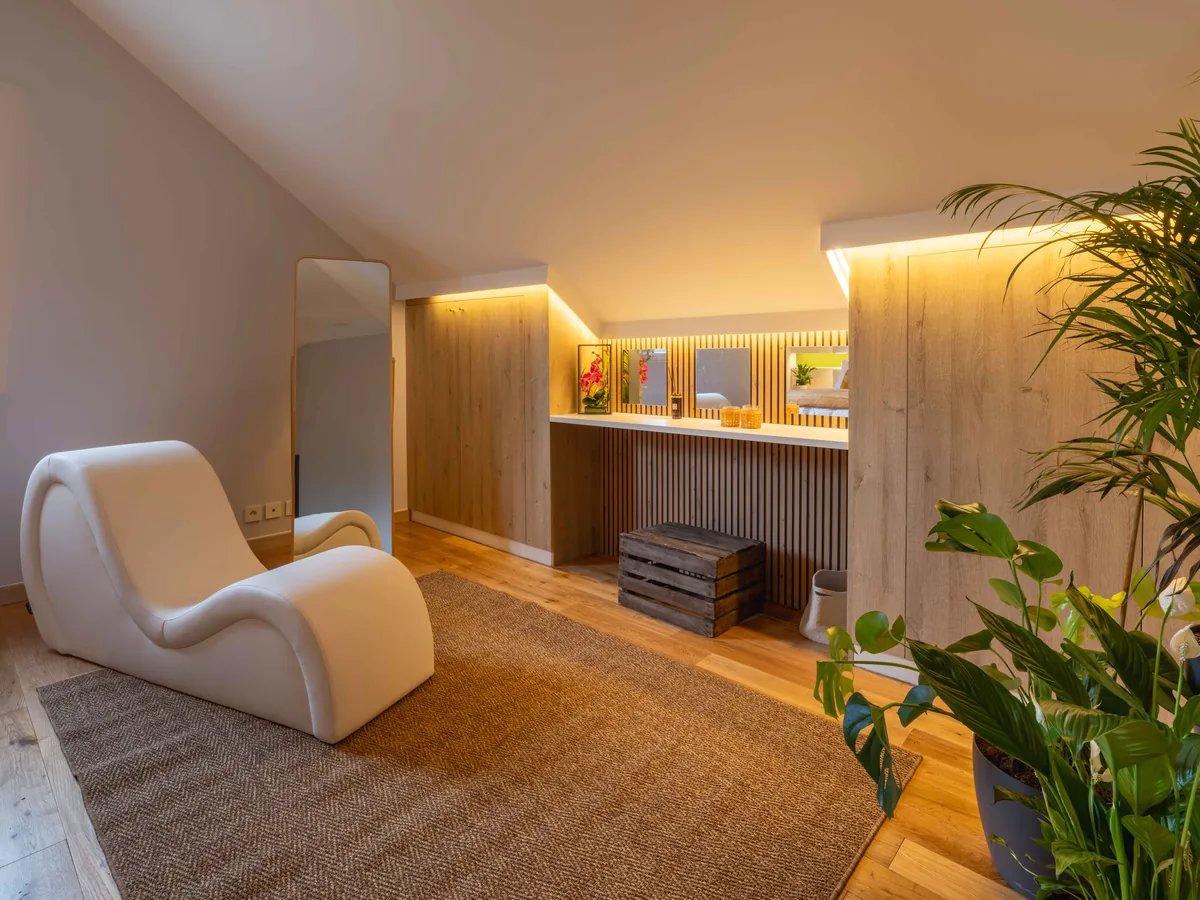 Tantra entouré de plantes tropicales — love room Île-de-France