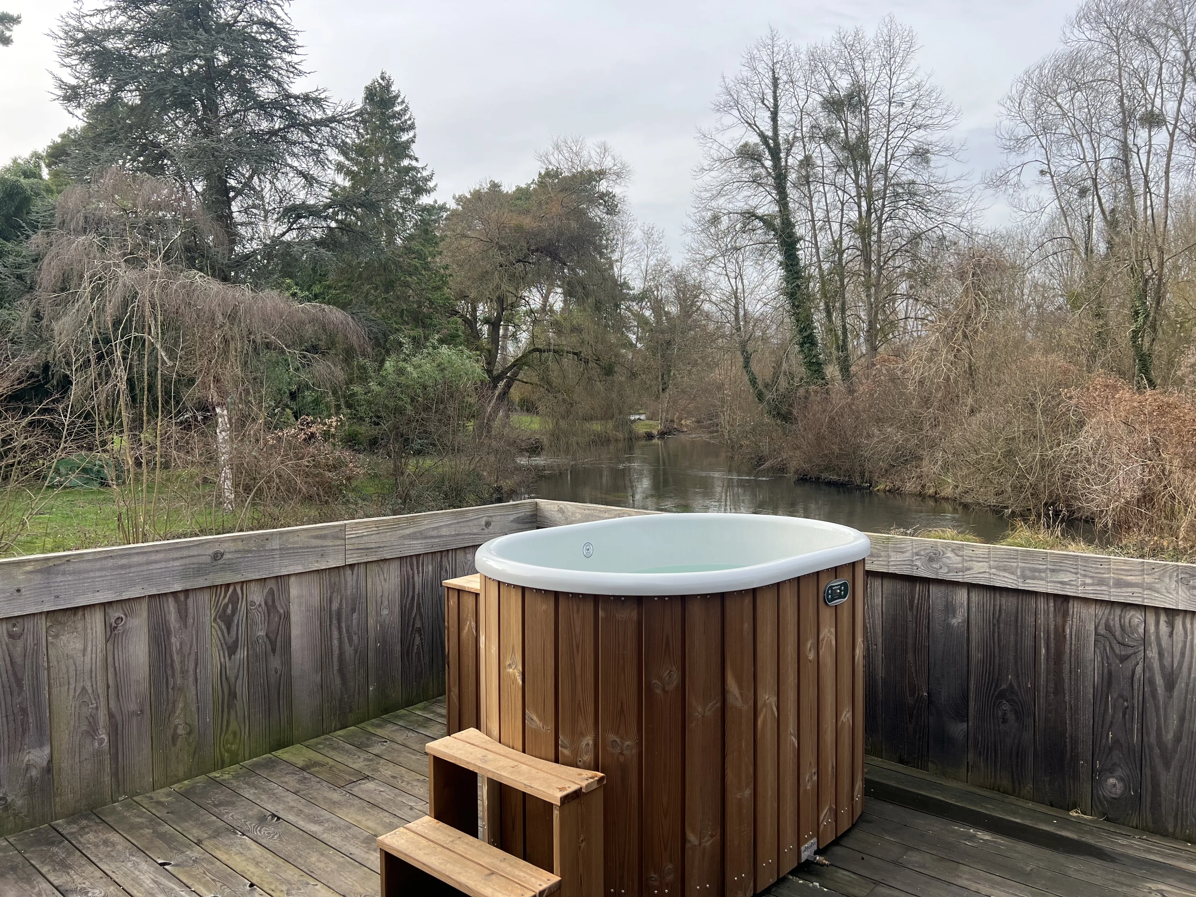 Bain nordique privatif avec vue sur la rivière Essonne — La Parenthèse